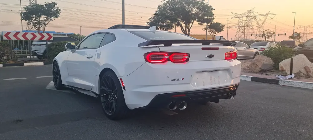 CAMARO 2018 ZL1 V8 6.2L LT4 SUPERCHARGE 10 GEAR + GCC AL GHANDI TOP OPTION + NO ACCIDENT - NO VAT - Image 7