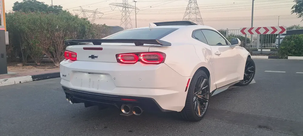 CAMARO 2018 ZL1 V8 6.2L LT4 SUPERCHARGE 10 GEAR + GCC AL GHANDI TOP OPTION + NO ACCIDENT - NO VAT - Image 9