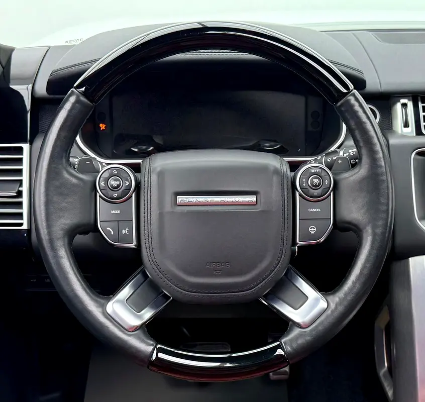 2017 Range Rover Vogue SE Supercharged, 2026 RR Warranty, 2029 RR Service Pack, Fully Loaded, GCC - Image 16