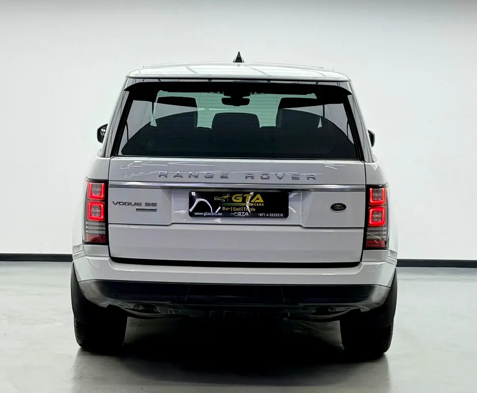 2017 Range Rover Vogue SE Supercharged, 2026 RR Warranty, 2029 RR Service Pack, Fully Loaded, GCC - Image 5