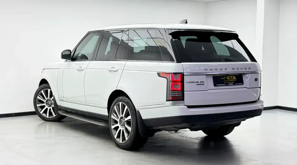 2017 Range Rover Vogue SE Supercharged, 2026 RR Warranty, 2029 RR Service Pack, Fully Loaded, GCC - Image 6
