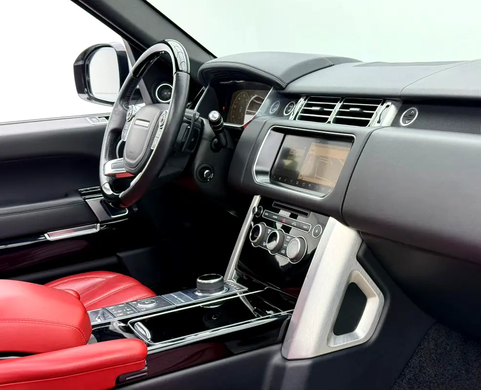 2017 Range Rover Vogue SE Supercharged, 2026 RR Warranty, 2029 RR Service Pack, Fully Loaded, GCC - Image 8