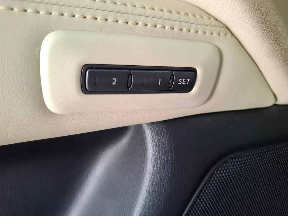 GCC INFINITY QX60 2015 7 SEATERS WITH RADAR AND PANORAMA - Image 13