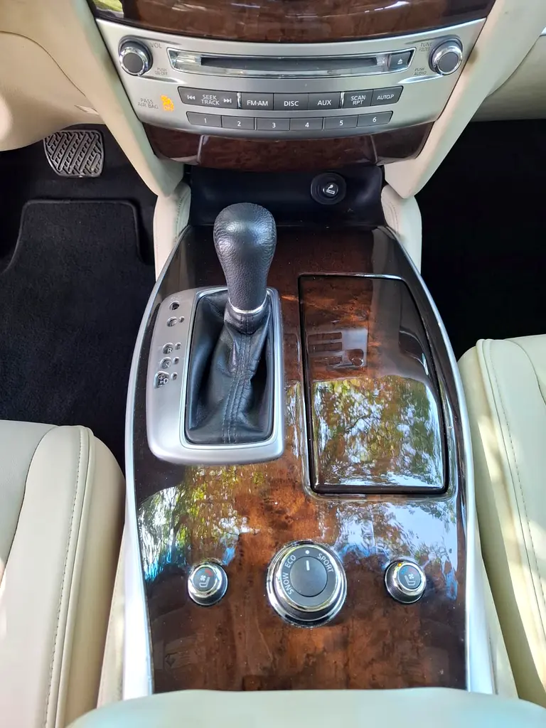 GCC INFINITY QX60 2015 7 SEATERS WITH RADAR AND PANORAMA - Image 17