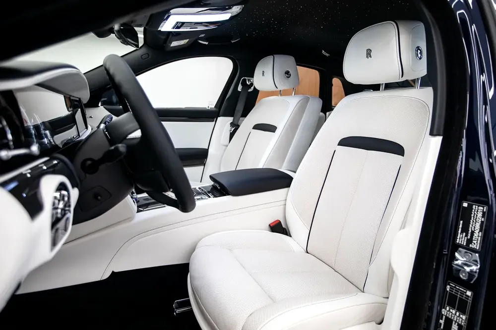 2024 ROLLS ROYCE GHOST BALCK BADGE | GCC | UNDER WARRANTY AND SERVICE CONTRACT - Image 13