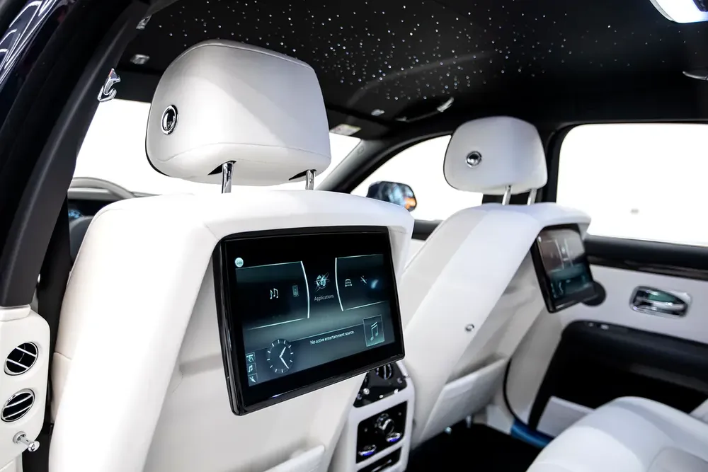 2024 ROLLS ROYCE GHOST BALCK BADGE | GCC | UNDER WARRANTY AND SERVICE CONTRACT - Image 14
