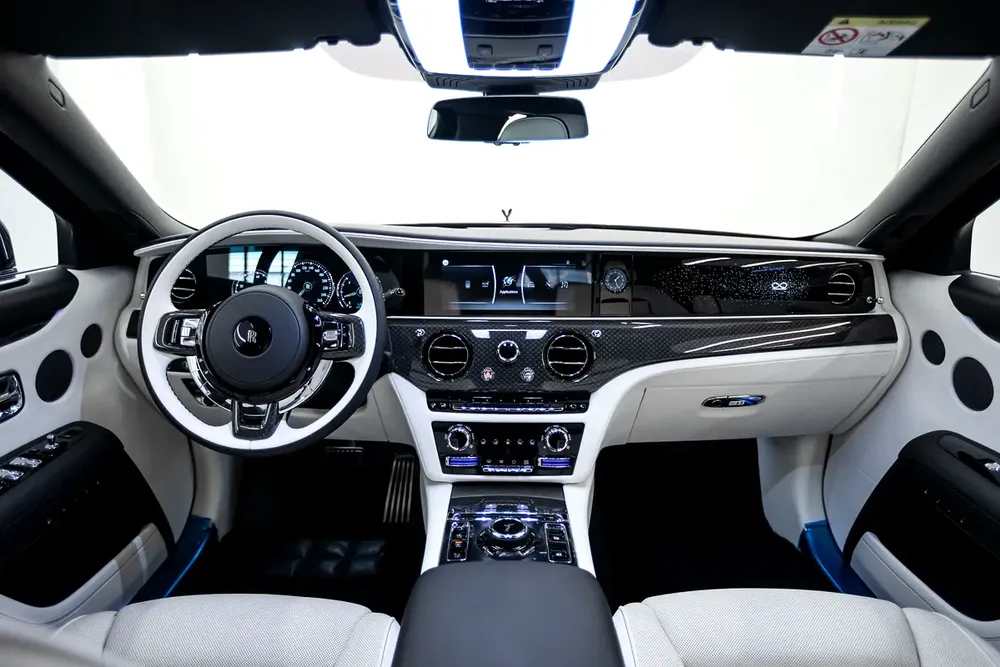 2024 ROLLS ROYCE GHOST BALCK BADGE | GCC | UNDER WARRANTY AND SERVICE CONTRACT - Image 7