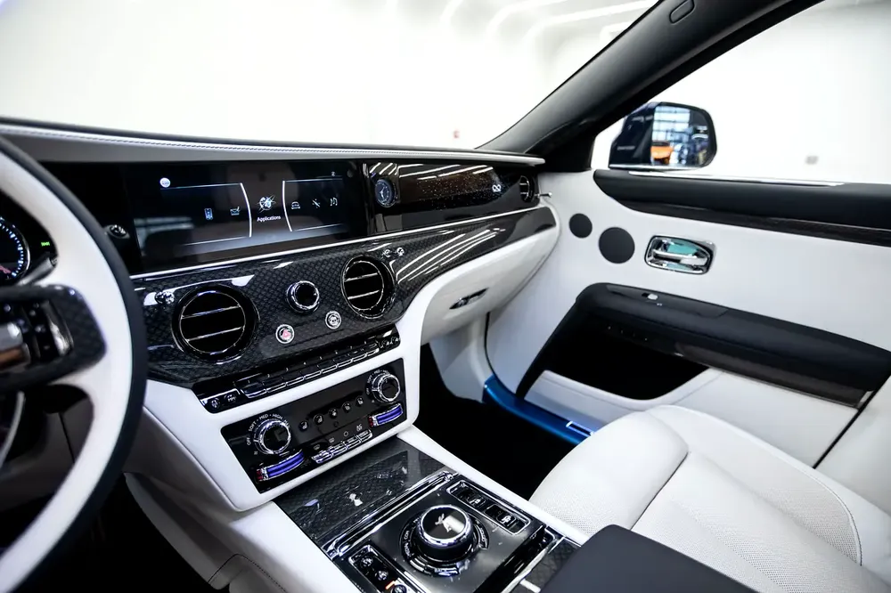 2024 ROLLS ROYCE GHOST BALCK BADGE | GCC | UNDER WARRANTY AND SERVICE CONTRACT - Image 9