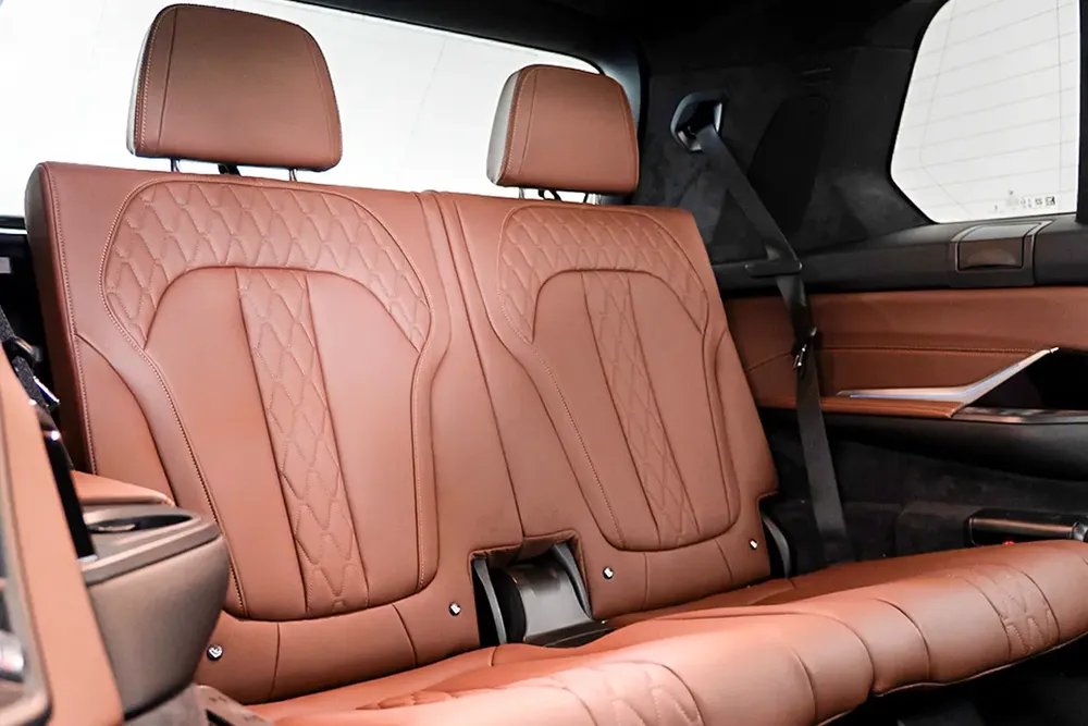 2026 BMW X7 40i xDrive M-Sport Pro / BMW Warranty and Service Contract - Image 14