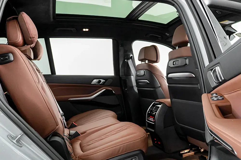 2026 BMW X7 40i xDrive M-Sport Pro / BMW Warranty and Service Contract - Image 15