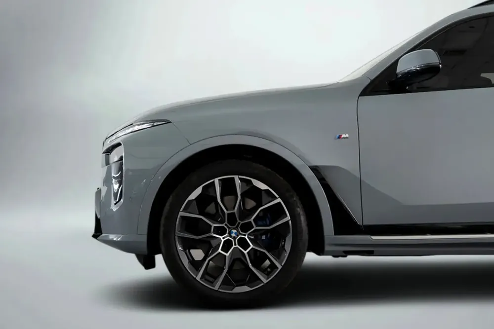 2026 BMW X7 40i xDrive M-Sport Pro / BMW Warranty and Service Contract - Image 5