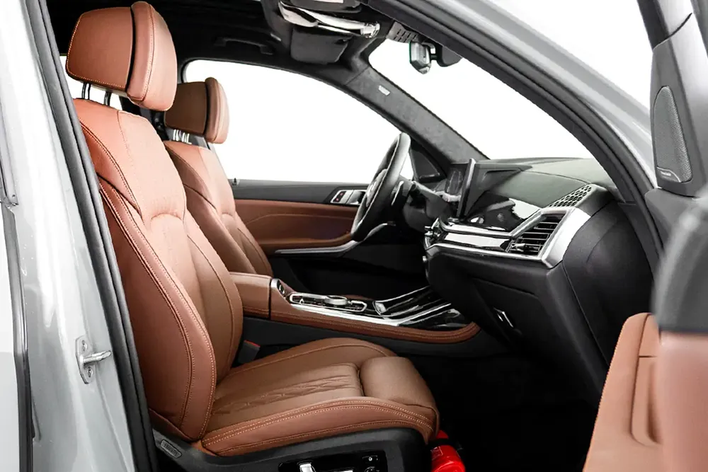 2026 BMW X7 40i xDrive M-Sport Pro / BMW Warranty and Service Contract - Image 8