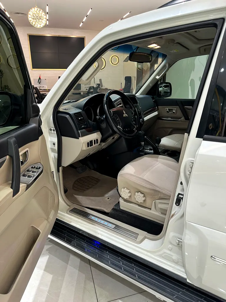 Mitsubishi Pajero GLS 2018 | GCC Specs | Low Mileage | Excellent Condition - Image 4