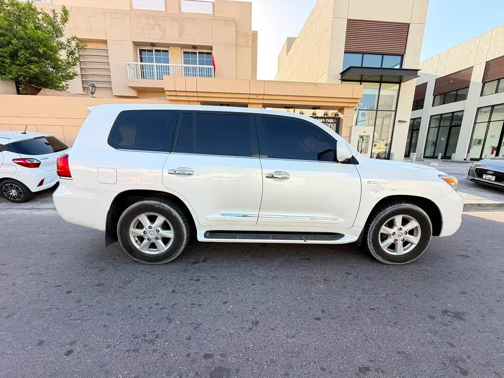 Lexus LX 570 Platinum 2010 | GCC Specs | Pristine Condition - Image 11