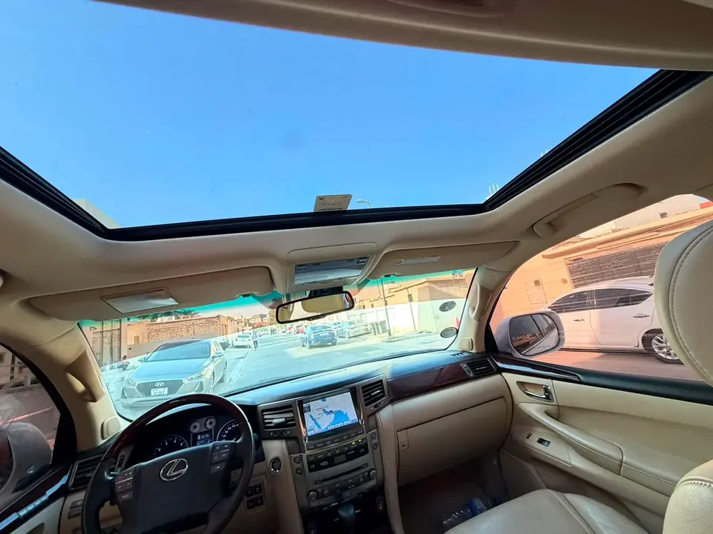 Lexus LX 570 Platinum 2010 | GCC Specs | Pristine Condition - Image 13
