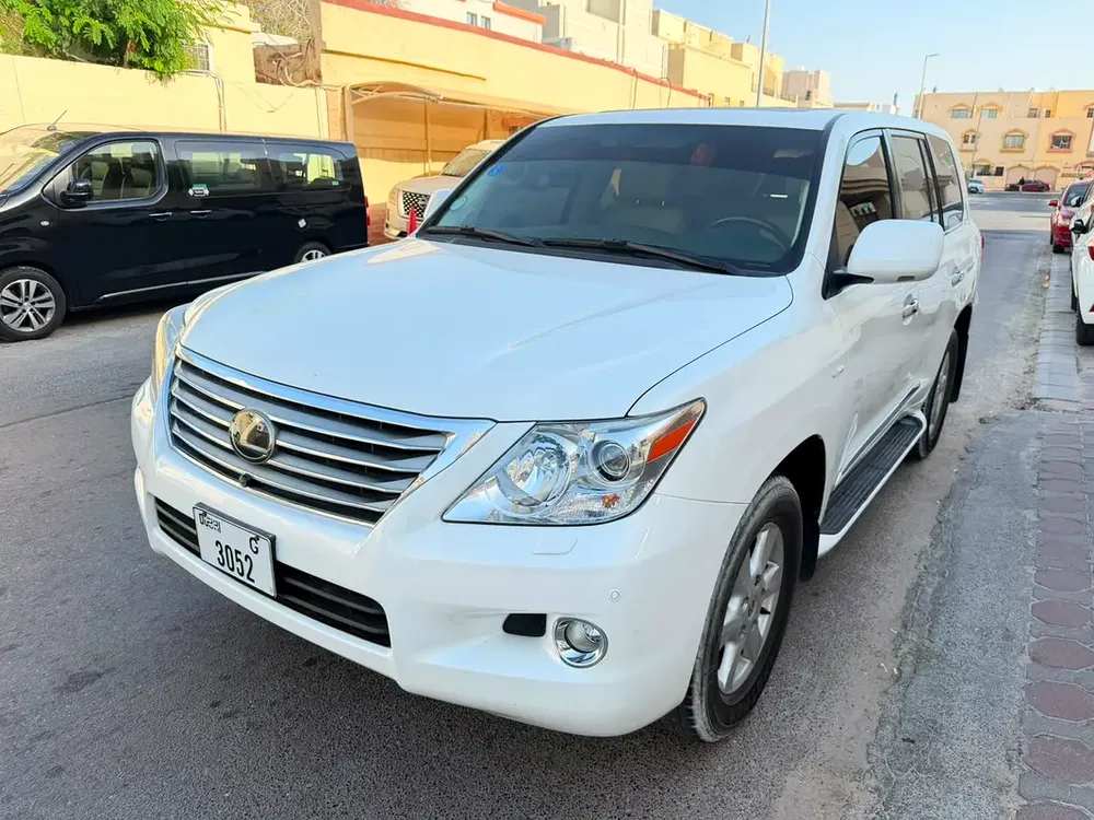 Lexus LX 570 Platinum 2010 | GCC Specs | Pristine Condition - Image 17