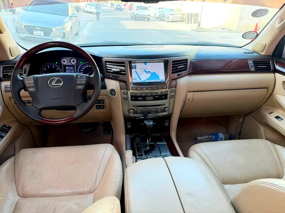 Lexus LX 570 Platinum 2010 | GCC Specs | Pristine Condition - Image 18
