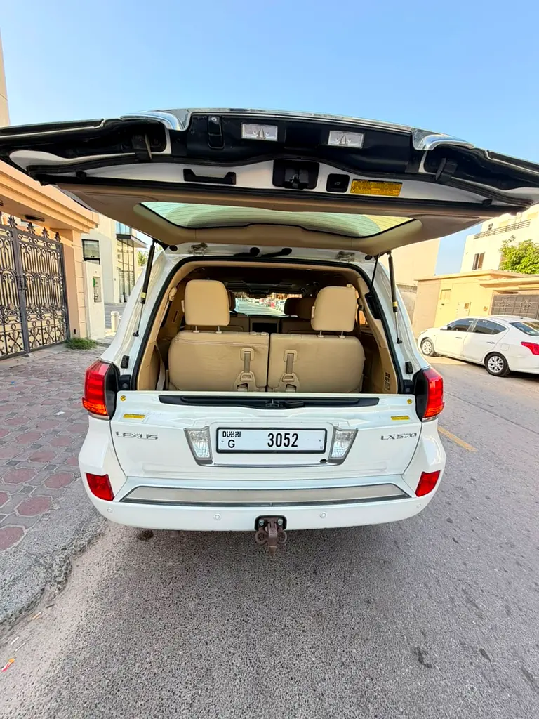 Lexus LX 570 Platinum 2010 | GCC Specs | Pristine Condition - Image 19