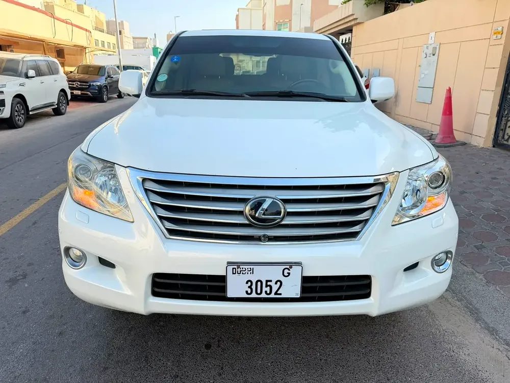 Lexus LX 570 Platinum 2010 | GCC Specs | Pristine Condition - Image 4