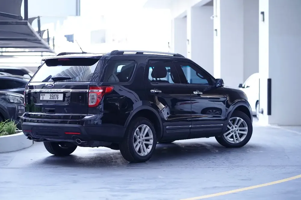 Ford Explorer XLT 2015 | GCC Specs | Well Maintained - Image 4