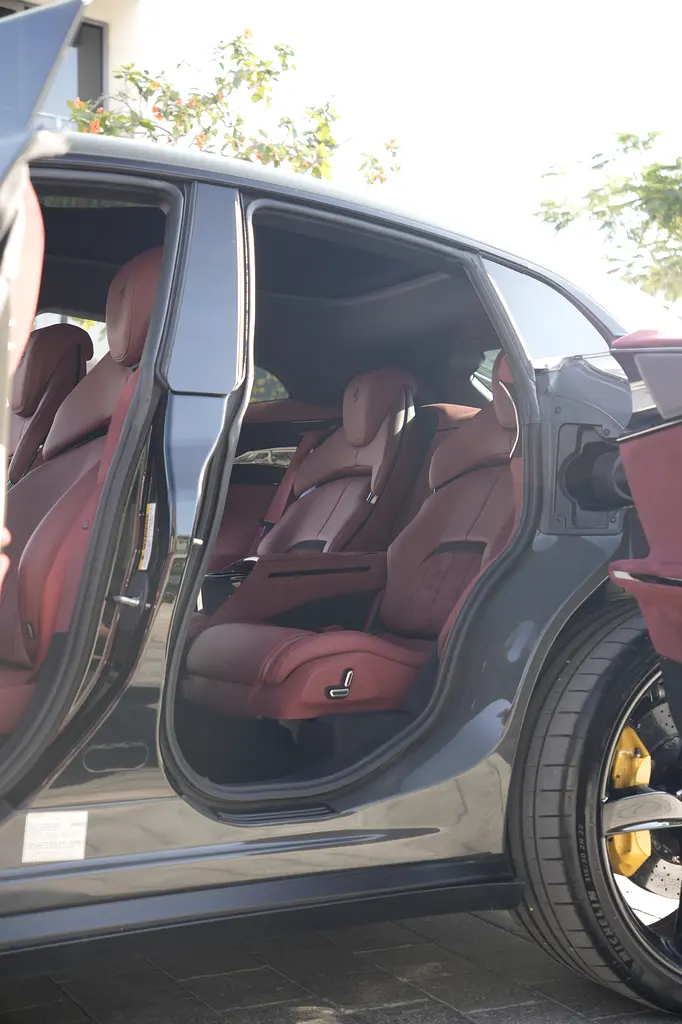 Ferrari Purosangue / Eu spec / 2 keys/  2024 / Fully loaded / 25k km / 7 year service contract - Image 14