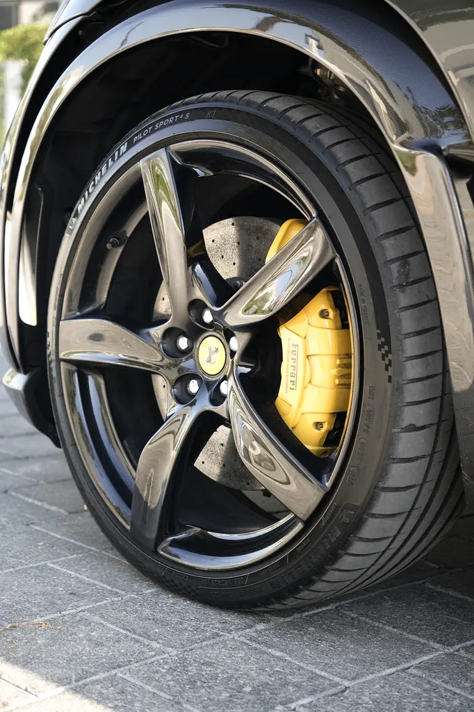 Ferrari Purosangue / Eu spec / 2 keys/  2024 / Fully loaded / 25k km / 7 year service contract - Image 8