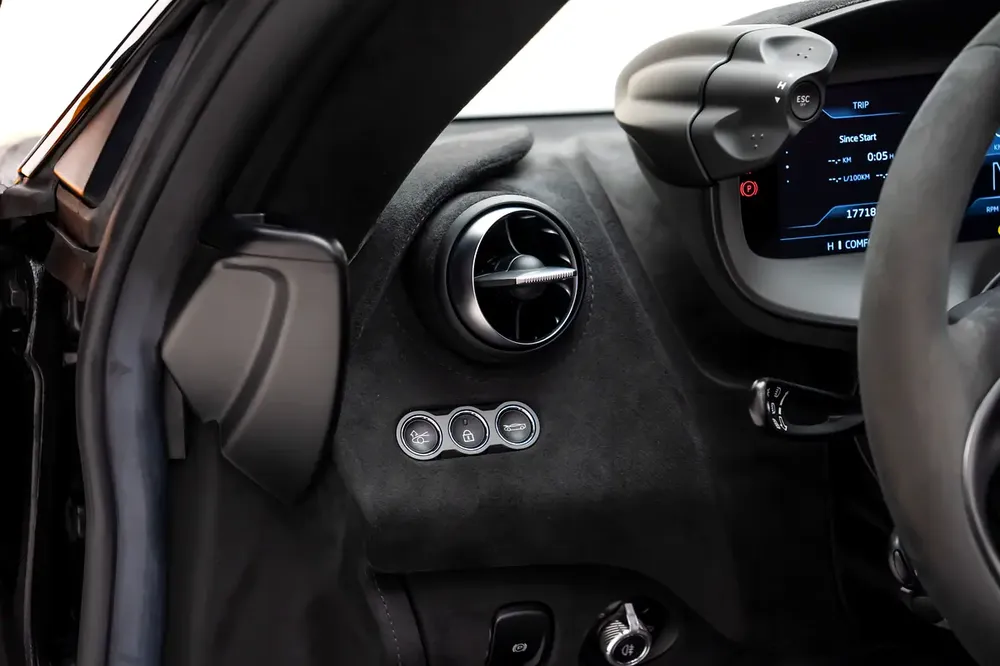 GCC SPECS AL NABOODAH WARRANTY + SERVICE CONTRACT - 2024 MCLAREN 750S SPIDER + CARBON PACKAGE - Image 9