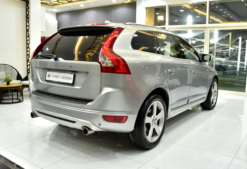 EXCELLENT DEAL for our Volvo T6 AWD R-Design ( 2010 Model ) in Silver Color GCC Specs - Image 6