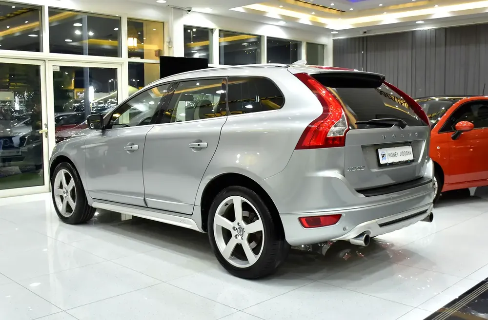 EXCELLENT DEAL for our Volvo T6 AWD R-Design ( 2010 Model ) in Silver Color GCC Specs - Image 7