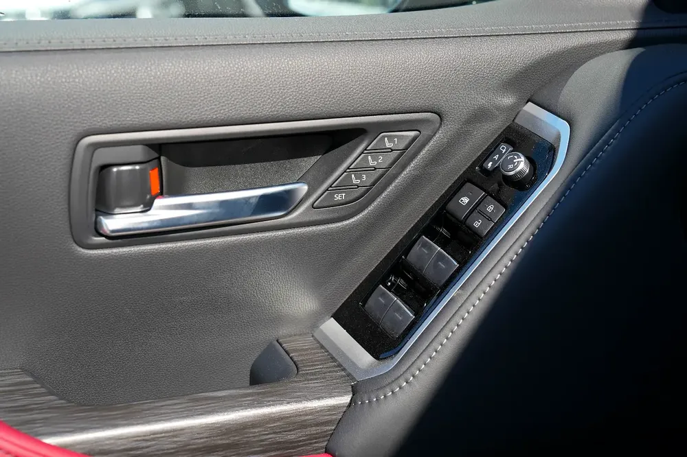 Toyota Land Cruiser GR Sport 3.5TT 2026 - GCC Specs - Image 14
