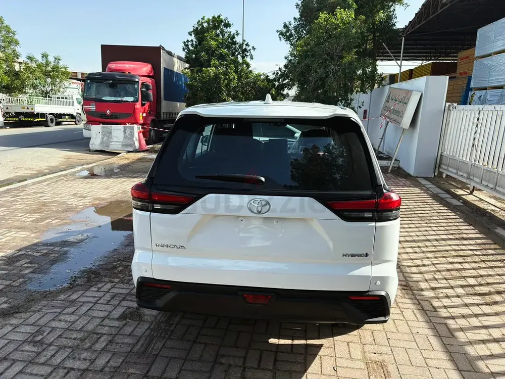 Toyota Innova 2024 | Hybrid | Low Mileage |  GCC Spec - Image 10