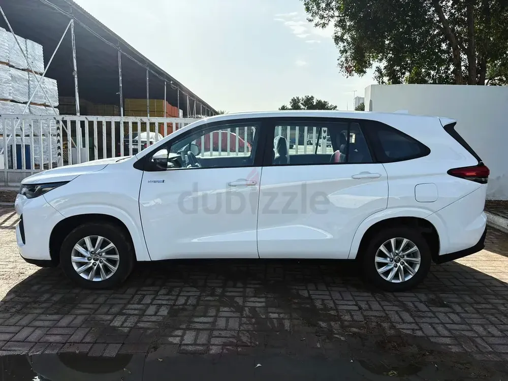 Toyota Innova 2024 | Hybrid | Low Mileage |  GCC Spec - Image 4