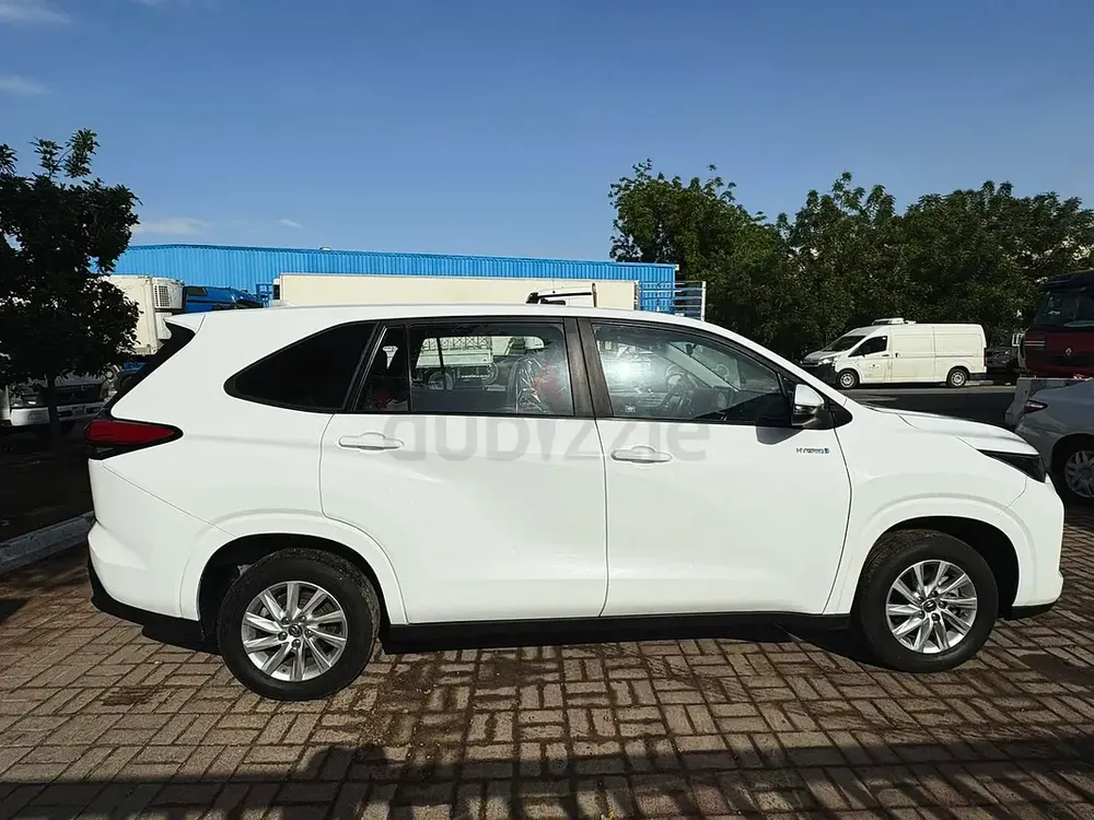 Toyota Innova 2024 | Hybrid | Low Mileage |  GCC Spec - Image 5