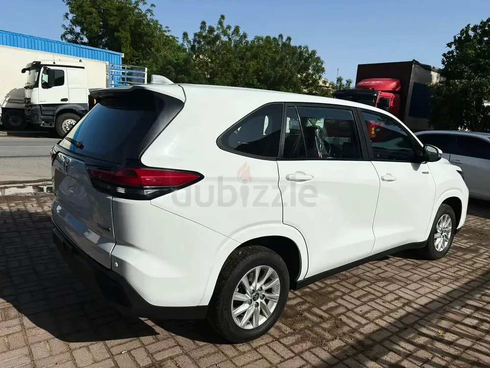 Toyota Innova 2024 | Hybrid | Low Mileage |  GCC Spec - Image 7