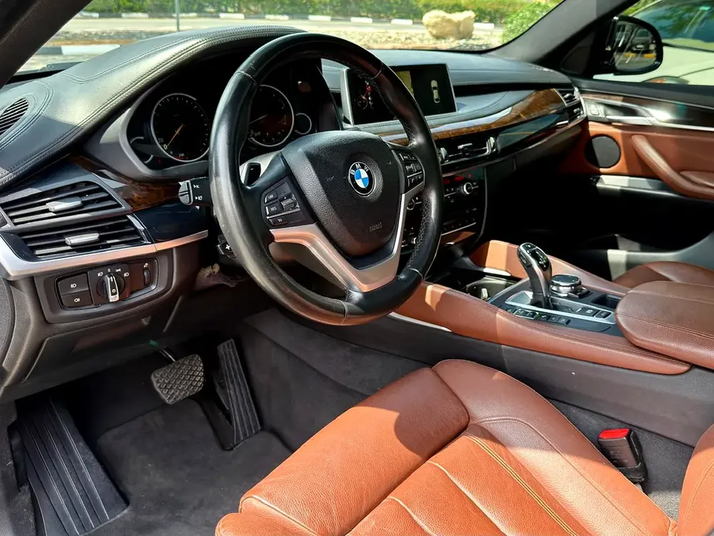 BMW X6 xDrive50i 2016 GCC Specs - Full Service History Original Paint  Pristine Condition! - Image 12