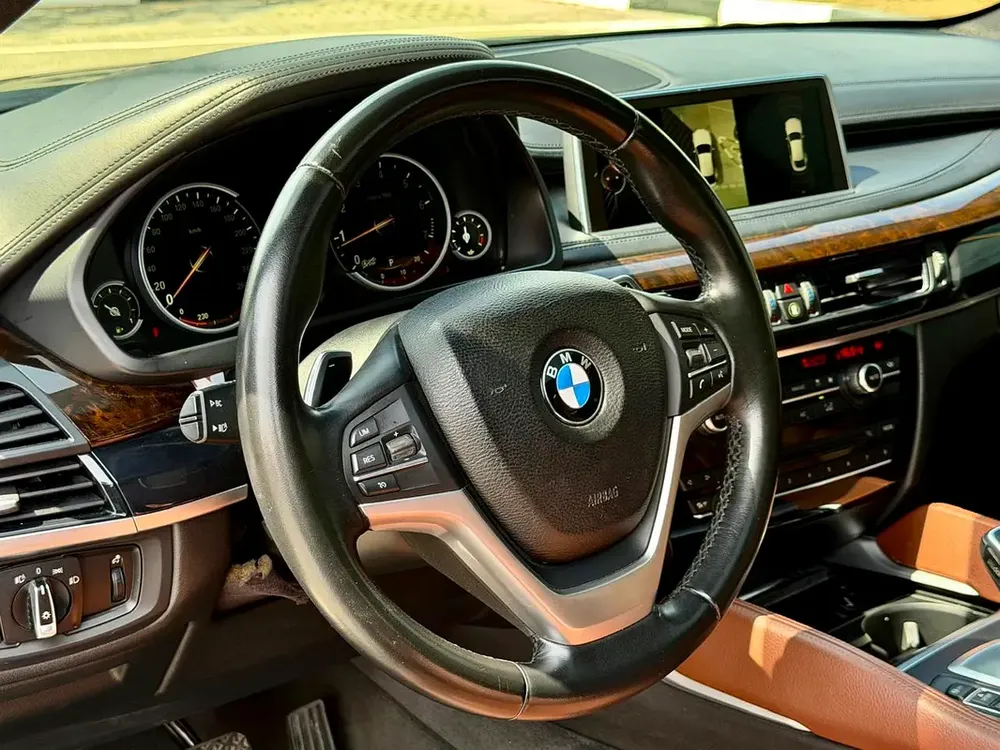 BMW X6 xDrive50i 2016 GCC Specs - Full Service History Original Paint  Pristine Condition! - Image 15