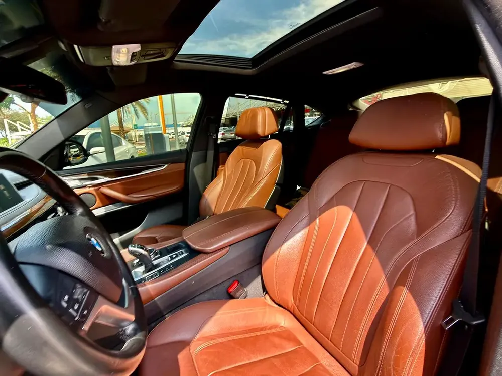 BMW X6 xDrive50i 2016 GCC Specs - Full Service History Original Paint  Pristine Condition! - Image 16