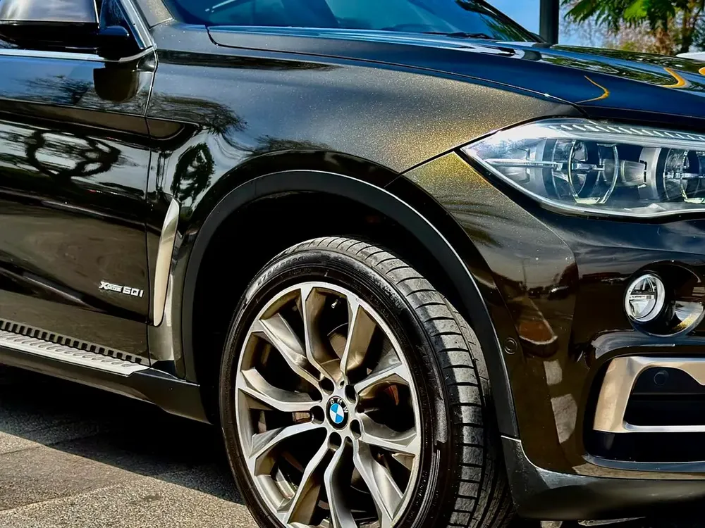 BMW X6 xDrive50i 2016 GCC Specs - Full Service History Original Paint  Pristine Condition! - Image 4