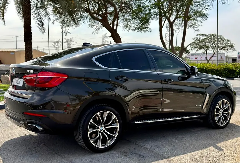 BMW X6 xDrive50i 2016 GCC Specs - Full Service History Original Paint  Pristine Condition! - Image 6