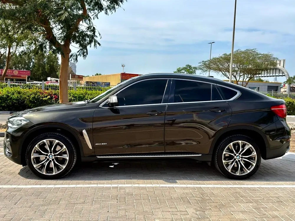 BMW X6 xDrive50i 2016 GCC Specs - Full Service History Original Paint  Pristine Condition! - Image 7