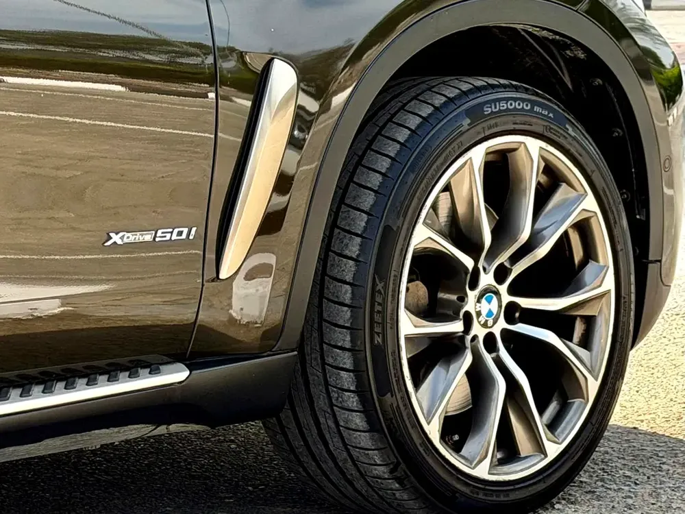 BMW X6 xDrive50i 2016 GCC Specs - Full Service History Original Paint  Pristine Condition! - Image 9