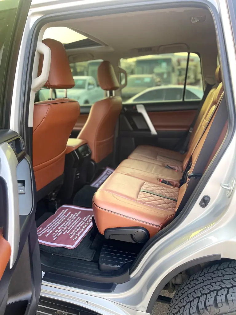 TOYOTA PRADO 2018 VXR 2.7 V4 GCC SPECS - Image 11