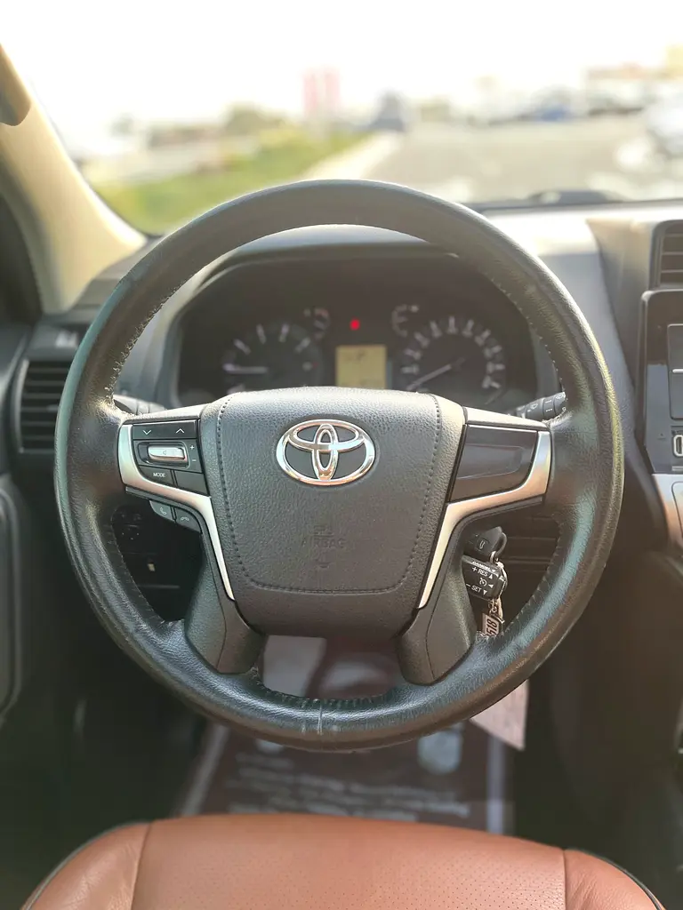 TOYOTA PRADO 2018 VXR 2.7 V4 GCC SPECS - Image 16