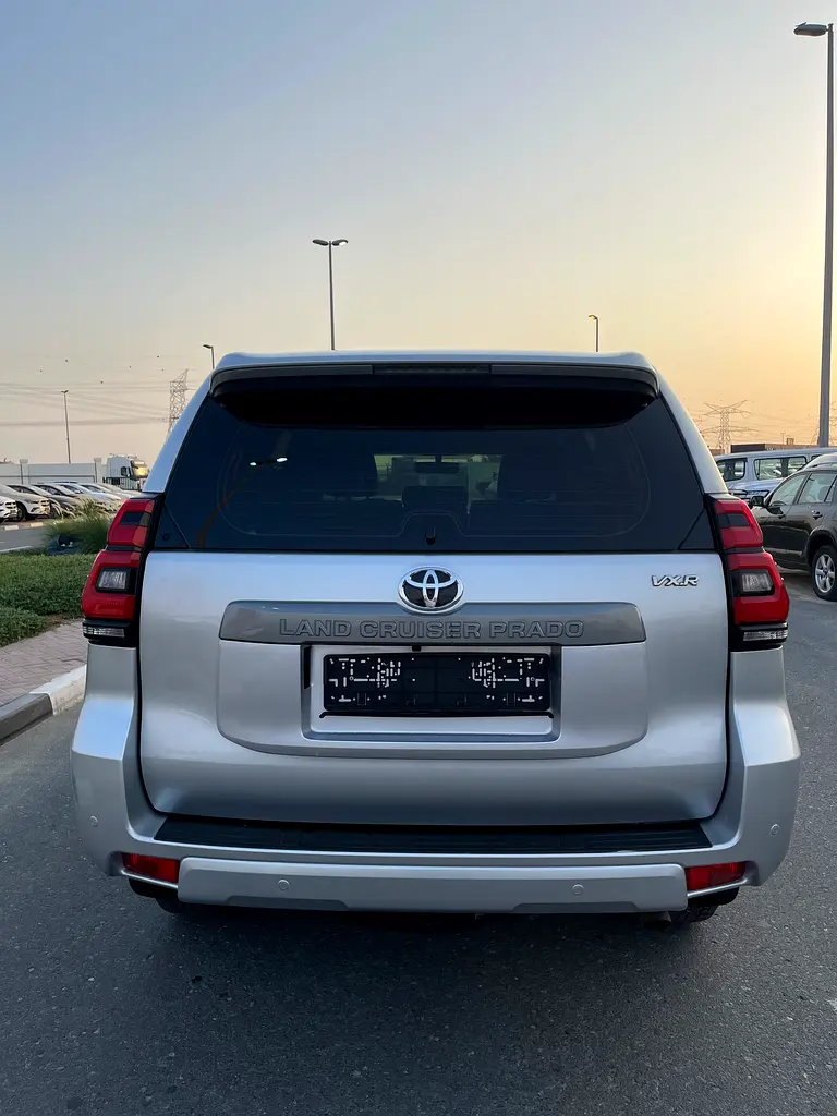 TOYOTA PRADO 2018 VXR 2.7 V4 GCC SPECS - Image 4