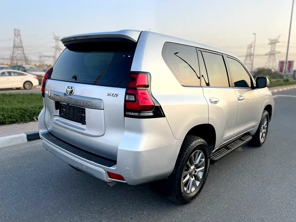 TOYOTA PRADO 2018 VXR 2.7 V4 GCC SPECS - Image 5