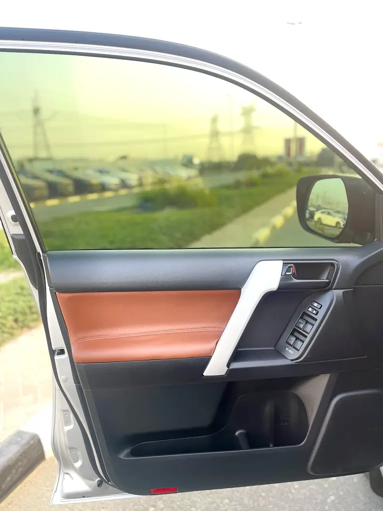 TOYOTA PRADO 2018 VXR 2.7 V4 GCC SPECS - Image 8