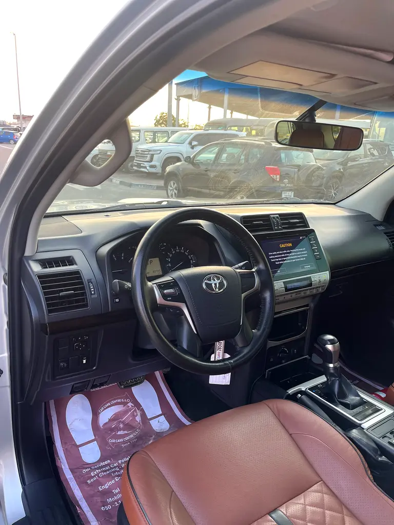 TOYOTA PRADO 2018 VXR 2.7 V4 GCC SPECS - Image 9