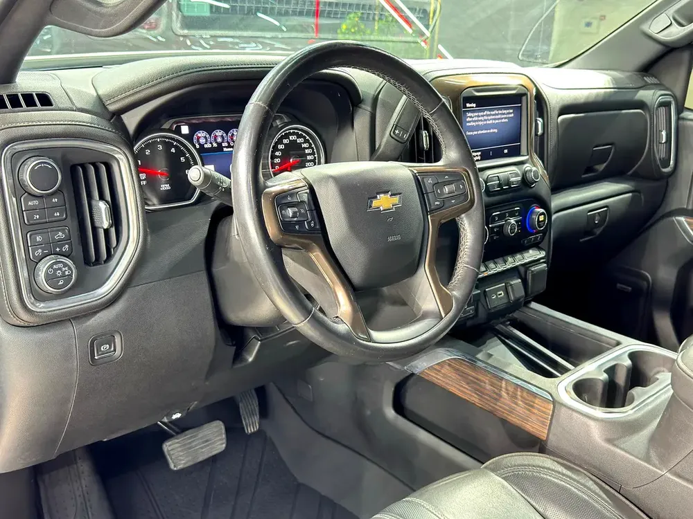 2022 - Chevrolet Silverado High Country - V8 - Image 10