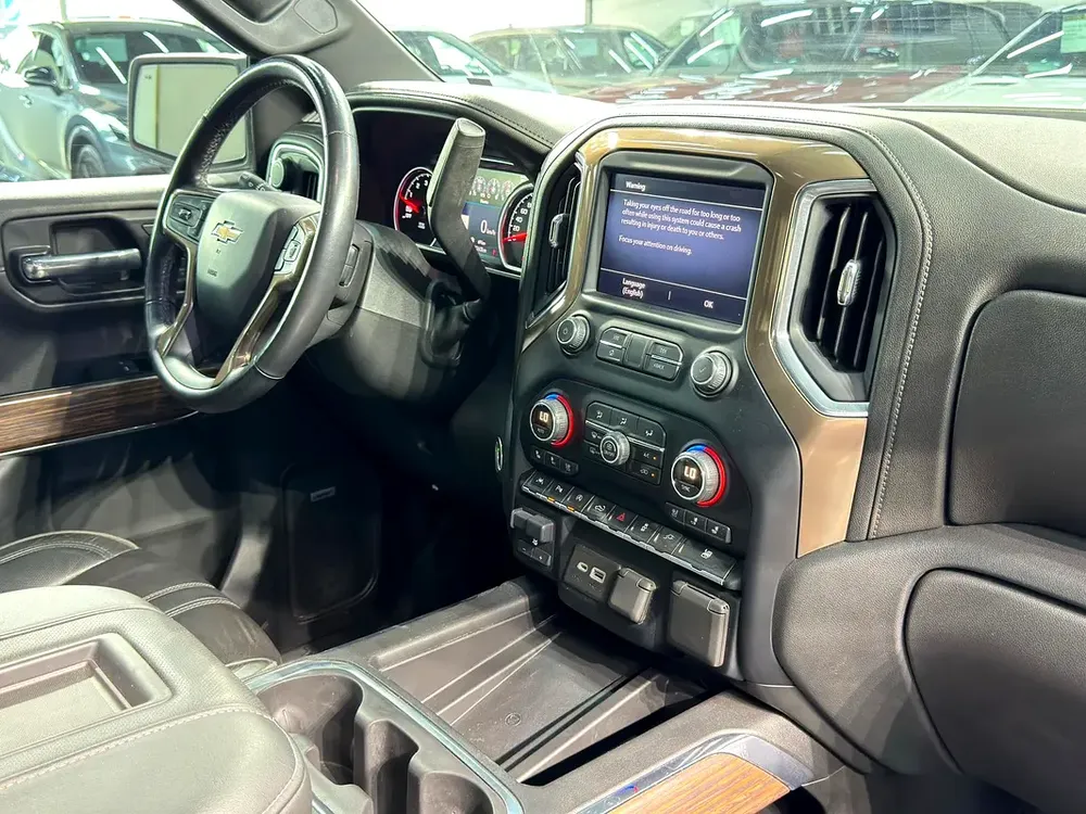 2022 - Chevrolet Silverado High Country - V8 - Image 11