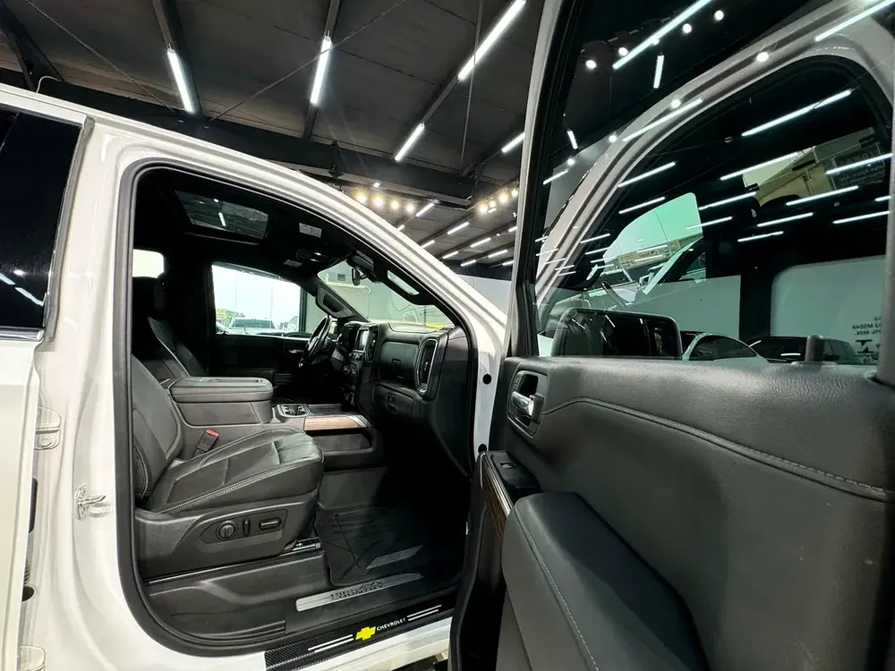 2022 - Chevrolet Silverado High Country - V8 - Image 12